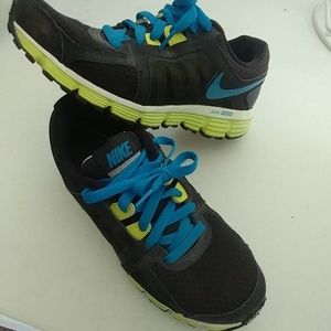 Nike dual fusion shoes